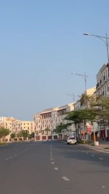 Phu Quoc Adası 'nın güneyinde gün batımında ufuk çizgisi üzerinde açık gökyüzü olan bir teleferik. 