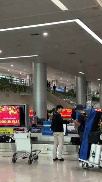 Αεροδρόμιο Μέρος Για Πάρει Αποσκευές Περιμένει Τους Ανθρώπους Ζωή Στη — Αρχείο Βίντεο