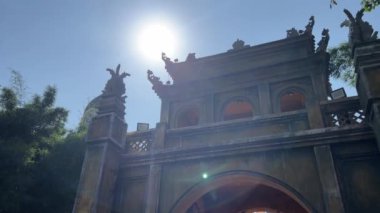 Asya 'da cennet gibi yeni bir turizm merkezi. Vietnam' da tarifsiz bir güzellik gecesi terk edilmiş bir şehir. Avrupa binaları pahalı paralar yaktı.