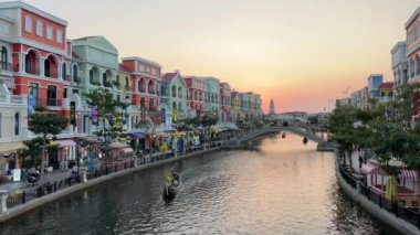 Asya 'da cennet gibi yeni bir turizm merkezi. Vietnam' da tarifsiz bir güzellik gecesi terk edilmiş bir şehir. Avrupa binaları pahalı paralar yaktı.