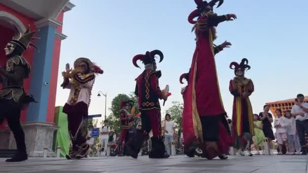 Parada Światła Kolorowe Obrazy Maskach Turyści Całego Świata Parada Peronów — Wideo stockowe