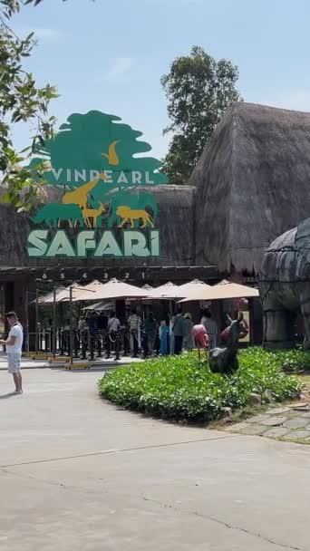 Zürafalar Ile Iletişim Merkezi Turizm Merkezi Büyük Dünya Safari Restoranı — Stok video