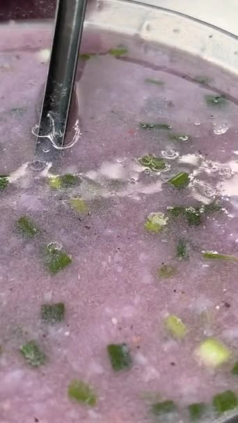 ベトナムの紫色のスープと野菜 — ストック動画