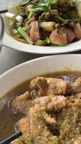 Čtyři Talíře Rýže Hůlky Nádobí Vše Připraveno Obědu Rodinou Vietnamské — Stock video