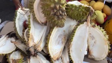 Durian Durian 'ın popüler meyveleri, Durian çiftliği, Durianlar meyvelerin kralı ve sadece doğru tropikal bölgede yetişebilirler, Chantaburi, Tayland