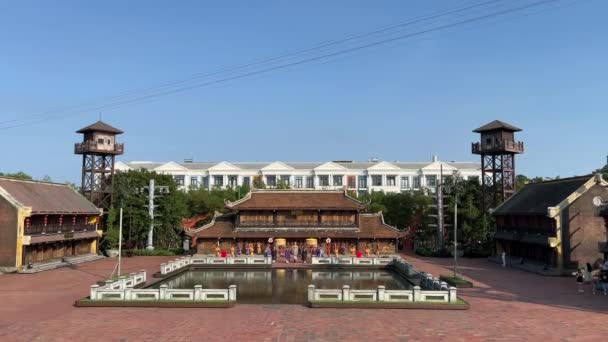 전통적인 사람들은 아름다운 베트남 그랜드 월드를 대표합니다 2024 — 비디오