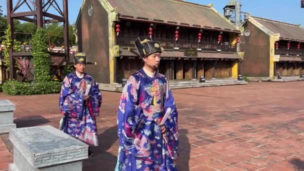 Geleneksel Japon Kıyafetleri Giyen Insanlar Ülkelerini Güzel Geleneksel Şapkalar Olarak — Stok video