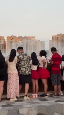 Öpüşme Köprüsü Vietnam Phu Quoc Adası Günbatımı Kasabası phu quoc evlilik köprüsü. Adadaki bir evliliği kaydettirmek için en güzel yer. Aşk yolculuğu romantizmi gün batımı Vietnam Phu Quoc Adası 02.29.2024