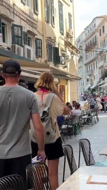 Corfu Greece Sep 2023 Tourists Cafes Restaurants Liston Square Summer — Stock Video