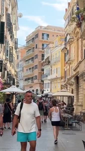 Korfu Grecja Wrz 2023 Turyści Kawiarniach Restauracjach Placu Liston Letnie — Wideo stockowe