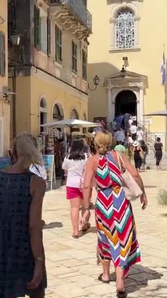 Korfu Grecja Wrz 2023 Turyści Kawiarniach Restauracjach Placu Liston Letnie — Wideo stockowe