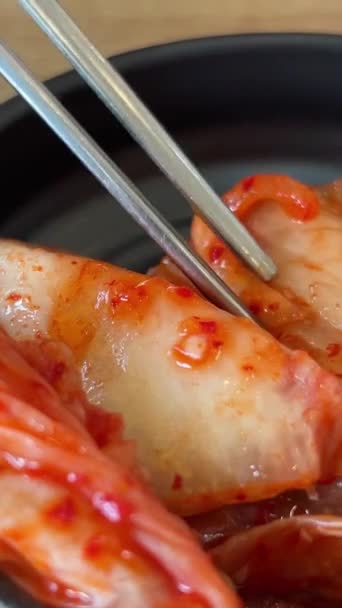 Tsukemono Japonský Předkrm Nakládané Zelí Paprikou Chilli Japonské Tradiční Jídlo — Stock video