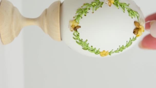 Великодні Весняні Канікули Приготування Крошенок Прикрашають Яєчні Мушлі Вишивкою Гусячих — стокове відео