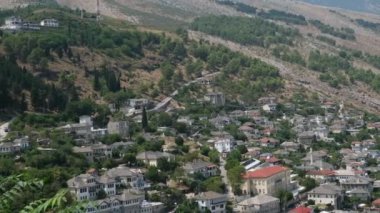 Güney Arnavutluk 'un Cirokaster kenti. Eski Şehir, UNESCO 'nun Dünya Mirası Bölgesi' dir. Mimari Binaların Kapanışı.