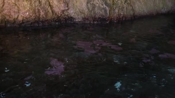 Jeskynní Kameny Vodní Loď Turné Blízkosti Ostrova Korfu Atrakce Hluboké — Stock video