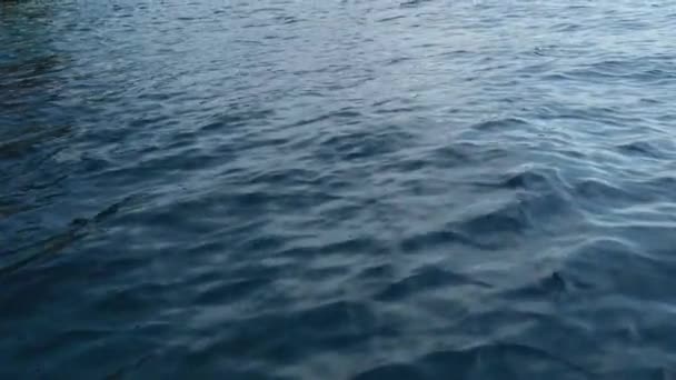 Korfu Adası Yakınlarındaki Tekne Turu Temiz Dağlarının Derinliklerinde Doğal Bahar — Stok video
