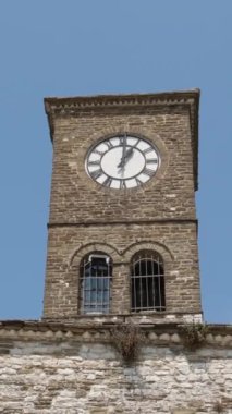 Güney Arnavutluk 'un Cirokaster kenti. Eski Şehir, UNESCO 'nun Dünya Mirası Bölgesi' dir. Mimari Binaların Kapanışı.