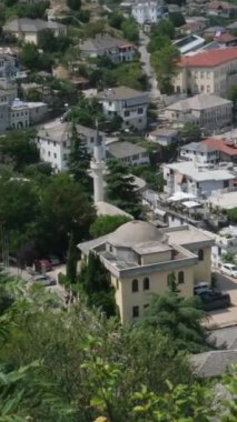 Güney Arnavutluk 'un Cirokaster kenti. Eski Şehir, UNESCO 'nun Dünya Mirası Bölgesi' dir. Mimari Binaların Kapanışı.