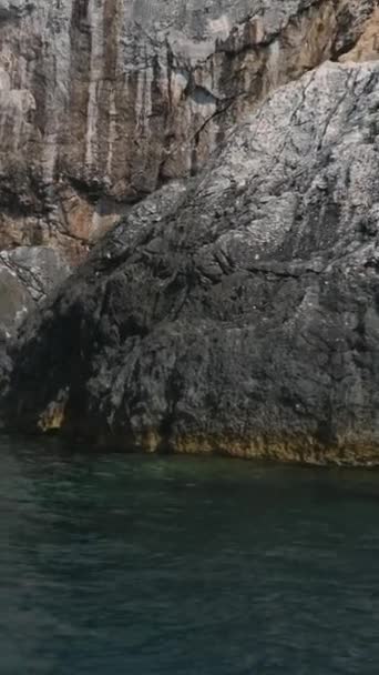 Giro Barca Vicino Alle Attrazioni Dell Isola Corfù Profonde Montagne — Video Stock