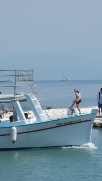 Yunanistan Korfu Adası Vlacherna Manastırı Üzerinden Kalkan Karaya Inen Sudaki — Stok video