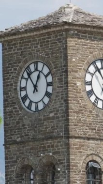 Güney Arnavutluk 'un Cirokaster kenti. Eski Şehir, UNESCO 'nun Dünya Mirası Bölgesi' dir. Mimari Binaların Kapanışı.