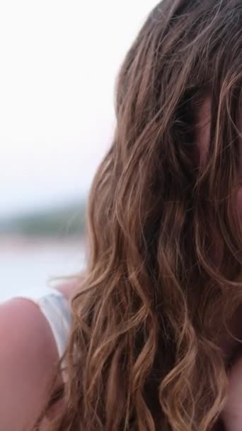 Peau Brûlée Joues Rouges Cheveux Mouillés Nager Vacances Été Importance — Video