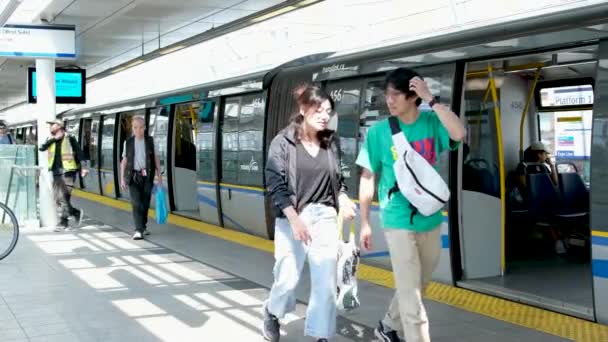 Linea Blu Skytrain Corre Dal Lungomare Alla Stazione Della Metropolitana — Video Stock