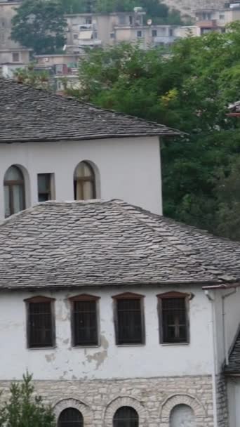 Stadt Gjirokaster Süden Albaniens Die Altstadt Ist Unesco Weltkulturerbe Nahaufnahme — Stockvideo