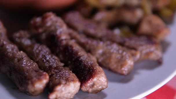 Grilovaný Lula Kebab Špejli Grilu Grilu Bramborových Klínech Sladkém Pepři — Stock video