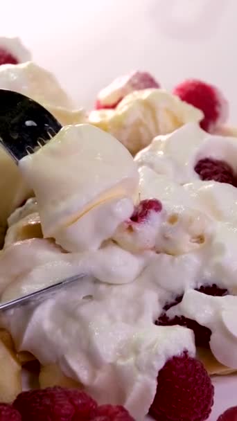 Aardbeien Verse Wafels Dessert Eten Yangna Cafetaria December 2023 Buriram — Stockvideo