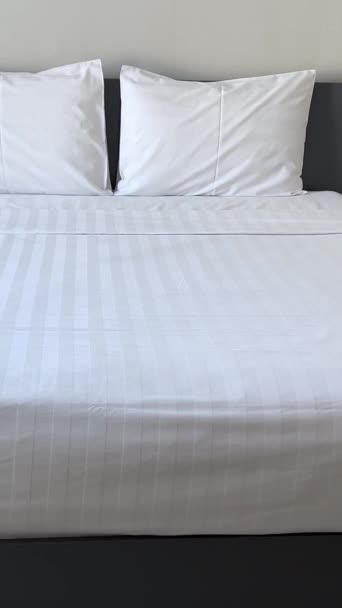 Luksusowe Łóżko Typu King Size Pięknie Urządzonym Pokoju Hotelowym Wysokiej — Wideo stockowe