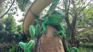 Cazibe tatilleri gösteriyor ki, Cable Car kabini özçekim serüveni alır macera heyecanı insanlar Vietnam 'da tatil ve turist Phu Quoc Adası Günbatımı Kasabası Vietnam Dünya Hon Thom 04.04.2024