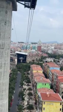 Cazibe tatilleri gösteriyor ki, Cable Car kabini özçekim serüveni alır macera heyecanı insanlar Vietnam 'da tatil ve turist Phu Quoc Adası Günbatımı Kasabası Vietnam Dünya Hon Thom 04.04.2024