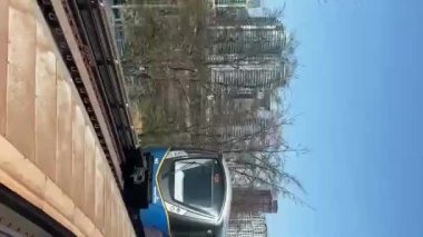 Bilim Dünyası Vancouver, British Columbia, Kanada Skytrain Modern şehirde geçerken