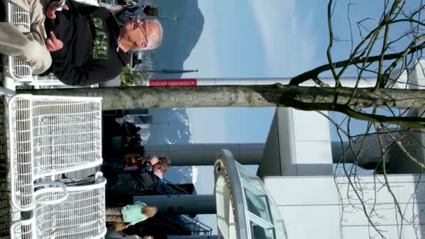 Канада Плейс Ванкувер Канада 2023 Реальні Люди Ходять Вулицями Хмарочосів — стокове відео