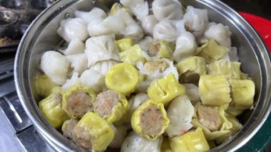 Kızarmış pirinç hamur tatlısı rengi. Vietnam böreği.