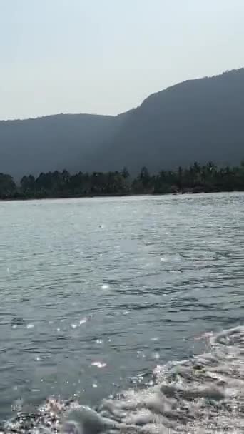 Hint Okyanusu Ndaki Balıkçı Teknesindeki Balıkçı Evi Vietnam Quoc Adasında — Stok video