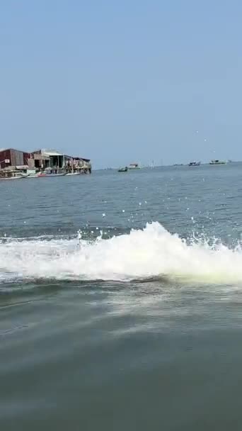 Kalastaja Talo Intian Valtamerellä Kalastus Vene Saalis Kasvaa Kalanviljelylaitos Vietnam — kuvapankkivideo