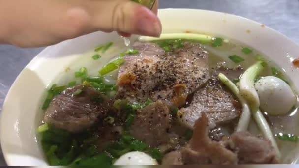 Pho Μια Βιετναμέζικη Σούπα Που Αποτελείται Από Ζωμό Χυλοπίτες Ρυζιού — Αρχείο Βίντεο