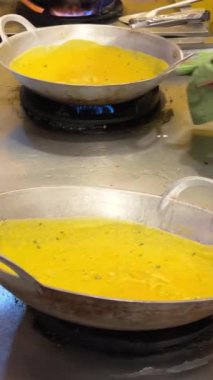 Balık çorbası tavaya risotto ile doldurulur. Doğal kolajen. Uzayı kopyala Tavaya su ekle.