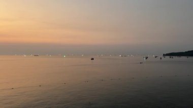 Evlilik köprüsü. Adadaki bir evliliği kaydettirmek için en güzel yer. Aşk yolculuğu romantizmi gün batımı kasabası, Phu Quoc, Vietnam