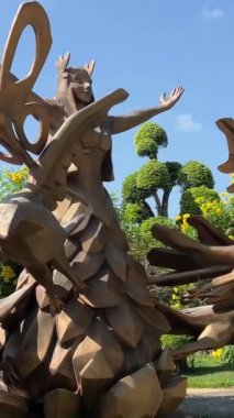 Vietnam Büyük Dünya Phu Quoc. VN, Kien Giang bölgesindeki ünlü eğlence, eğlence ve alışveriş merkezi. Venedik İtalya 'daki gibi renkli binalar Büyük Dünya' da