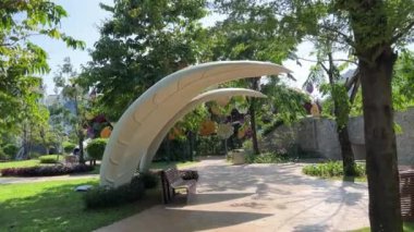 Vietnam Büyük Dünya Phu Quoc. VN, Kien Giang bölgesindeki ünlü eğlence, eğlence ve alışveriş merkezi. Venedik İtalya 'daki gibi renkli binalar Büyük Dünya' da