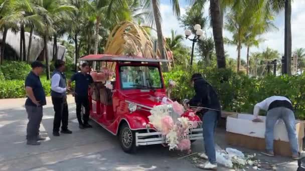 Červená Retro Svatební Auto Dekorace Vietnam Phu Quoc 2024 — Stock video