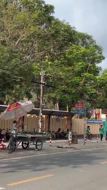 Vietnam Elevii Școlari Copii Mergând Aceeași Cascadă Haine Verzi Vietnam — Videoclip de stoc