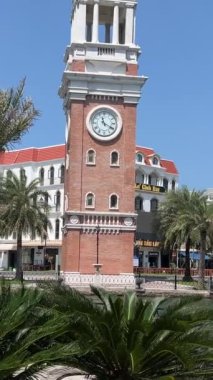 Vietnam Büyük Dünya Phu Quoc. VN, Kien Giang bölgesindeki ünlü eğlence, eğlence ve alışveriş merkezi. Venedik İtalya 'daki gibi renkli binalar Büyük Dünya' da