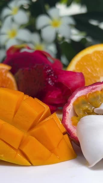 Wietnamski Sklep Owoce Smoka Mango Arbuz Banany Melon Sprzedawane Ławce — Wideo stockowe