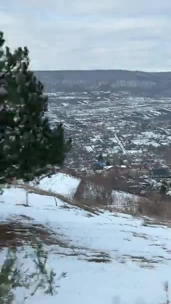 Wintersonnenuntergang Über Einem Zugefrorenen Fluss Dorf — Stockvideo