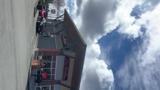 Tim Hortons Restoran Strip Alışveriş Merkezi Sunnyside Mahallesi Tim Hortons — Stok video