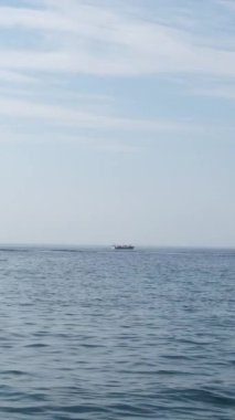 Yunanistan 'ın Paxos Adası' ndaki güzel bir körfezde yelkenliler. Yunanistan Korfu adası Pontikonisi bölgesi Korfu adasında uçakla uçuyor, Yunanistan